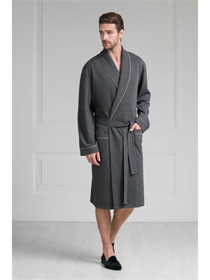 Стильный мужской халат средней длины